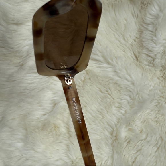 Velvet canyon 'Revolution'; Caramel Tort sunglasses - Picture 4 of 5